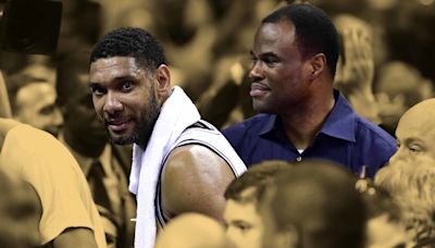 "A big part of the reason why I didn't go anywhere" - Tim Duncan credited David Robinson for his decision to re-sign with the Spurs in 2000