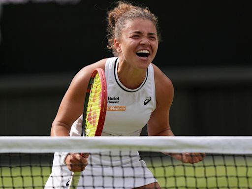 Jasmine Paolini wins Wimbledon semi-final thriller against tearful Donna Vekic