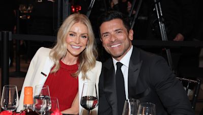 Watch Kelly Ripa react to husband Mark Consuelos' shocking admission