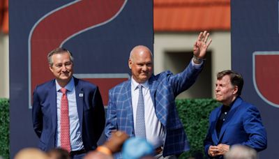 Column: Ryne Sandberg’s statue dedication an emotional day to cherish for the Chicago Cubs Hall of Famer