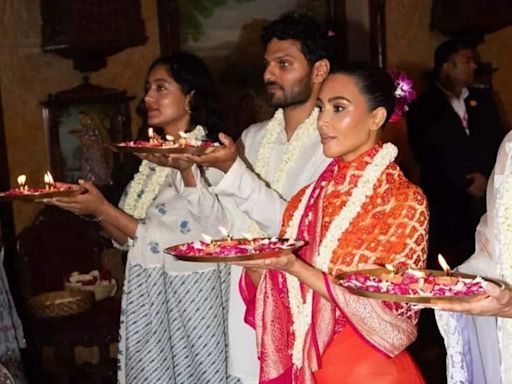 Kim Kardashian, Khloe Kardashian visit ISKCON temple in Mumbai | Mumbai News - Times of India