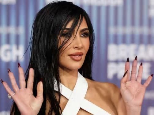 Kim Kardashian desmiente los rumores más extraños sobre ella en internet: Desde lavado de pies hasta uso de joyas