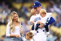 Freddie Freeman leaves Dodgers to be with ailing son