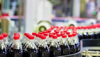 La fórmula de Coca-Cola para sobrellevar la caída de consumo con innovación de productos