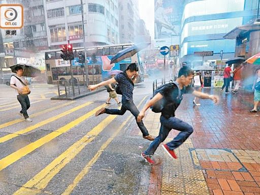 本港以南水域有雷雨區 料未來一兩小時部分地區雨勢頗大