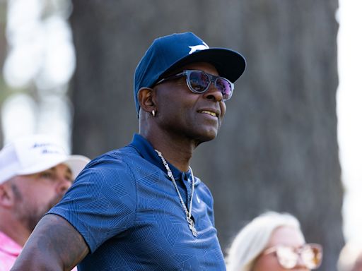 Jerry Rice confronts reporters at celebrity golf tournament, threatening violence against them