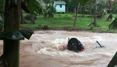 Tempestade chega a SC e deixa 1 morto e danos em mais de 30 municípios