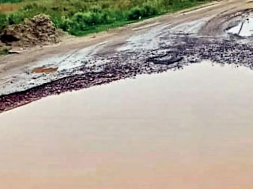 Rains leave a mark: Key link from NH-9 dotted with craters in Ghaziabad | Ghaziabad News - Times of India