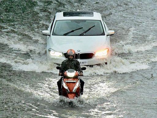 Heavy rains cause waterlogging across Mumbai