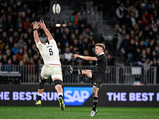 Cautious Robertson makes 1 change to New Zealand's lineup for the 2nd rugby test against England