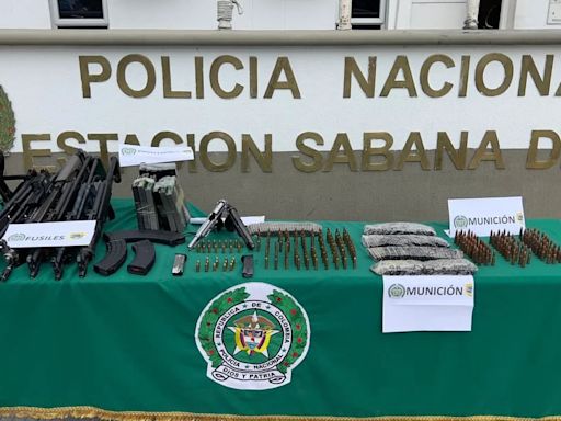 Autoridades capturaron a un hombre que transportaba un arsenal de guerra en Santander