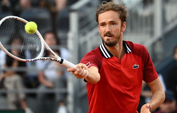 Daniil Medvedev stumbles in Halle, falls to Zhang Zhizhen on grass | Tennis.com