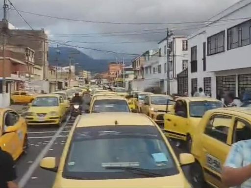 Taxistas volvieron a bloquear calles de Bogotá el miércoles; también protestan en Medellín