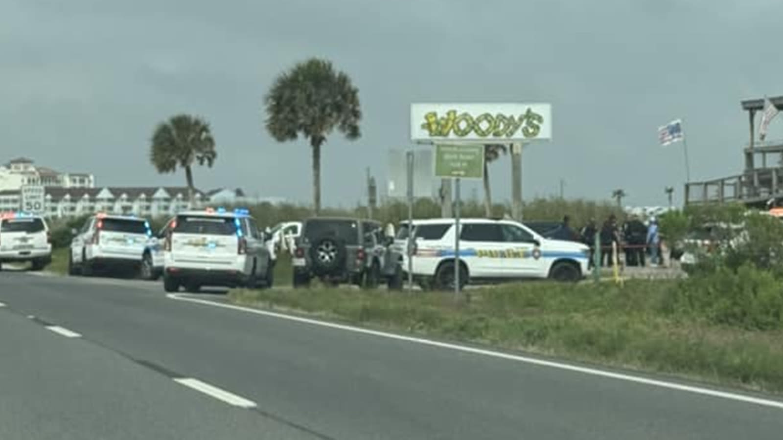 Suspect killed in shooting involving officer at Woody's Bar in Galveston, police say