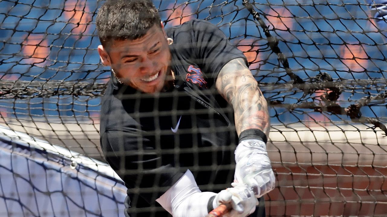 Mets' Alvarez back in the cage, and it's all the rage