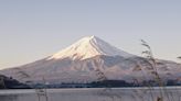 日本掛黑布阻拍富士山 外國遊客又發現打卡新景點