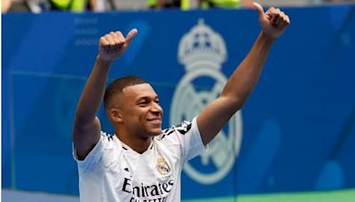 Mbappé assina contrato e é apresentado em um Santiago Bernabéu lotado