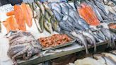 Alerta alimentaria: piden retirar uno de los productos que más se compran en las pescaderías españolas