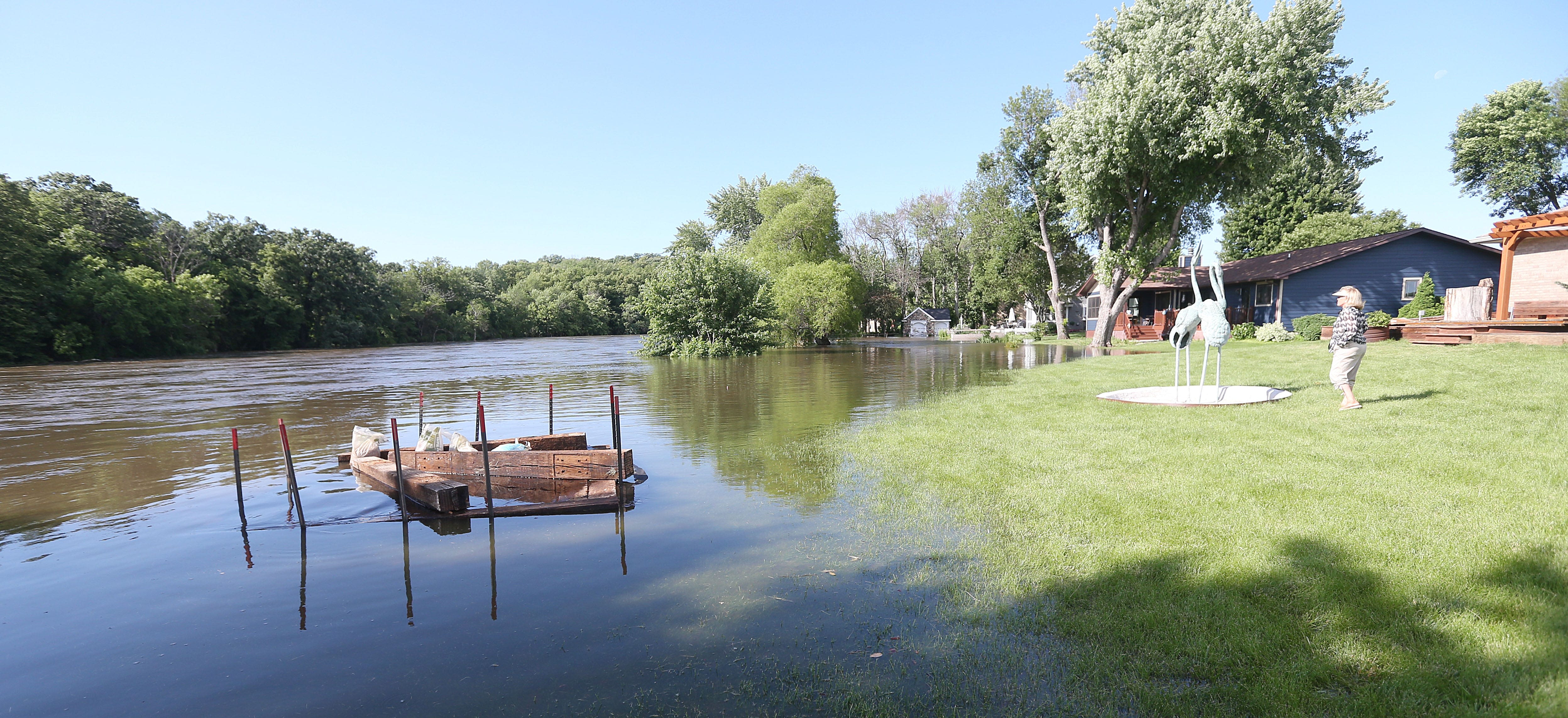 Humboldt residents worry about power, water as Des Moines River reaches historic level