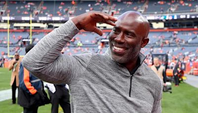 Terrell Davis United Airlines incident, explained: Former NFL RB 'in shock' after handcuffing, removal from flight | Sporting News Canada