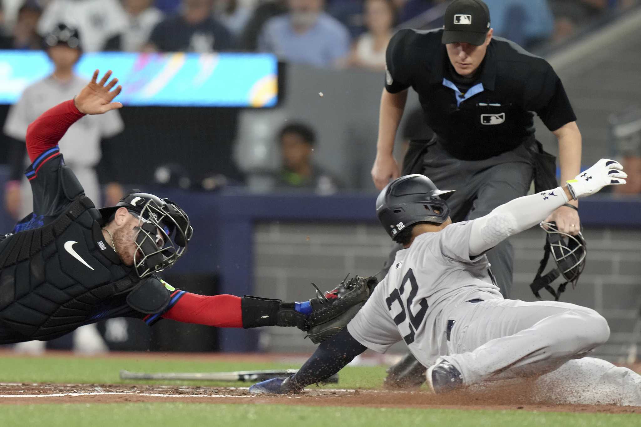 Yankees' Juan Soto a late add to lineup after sitting out Saturday because of bruised right hand