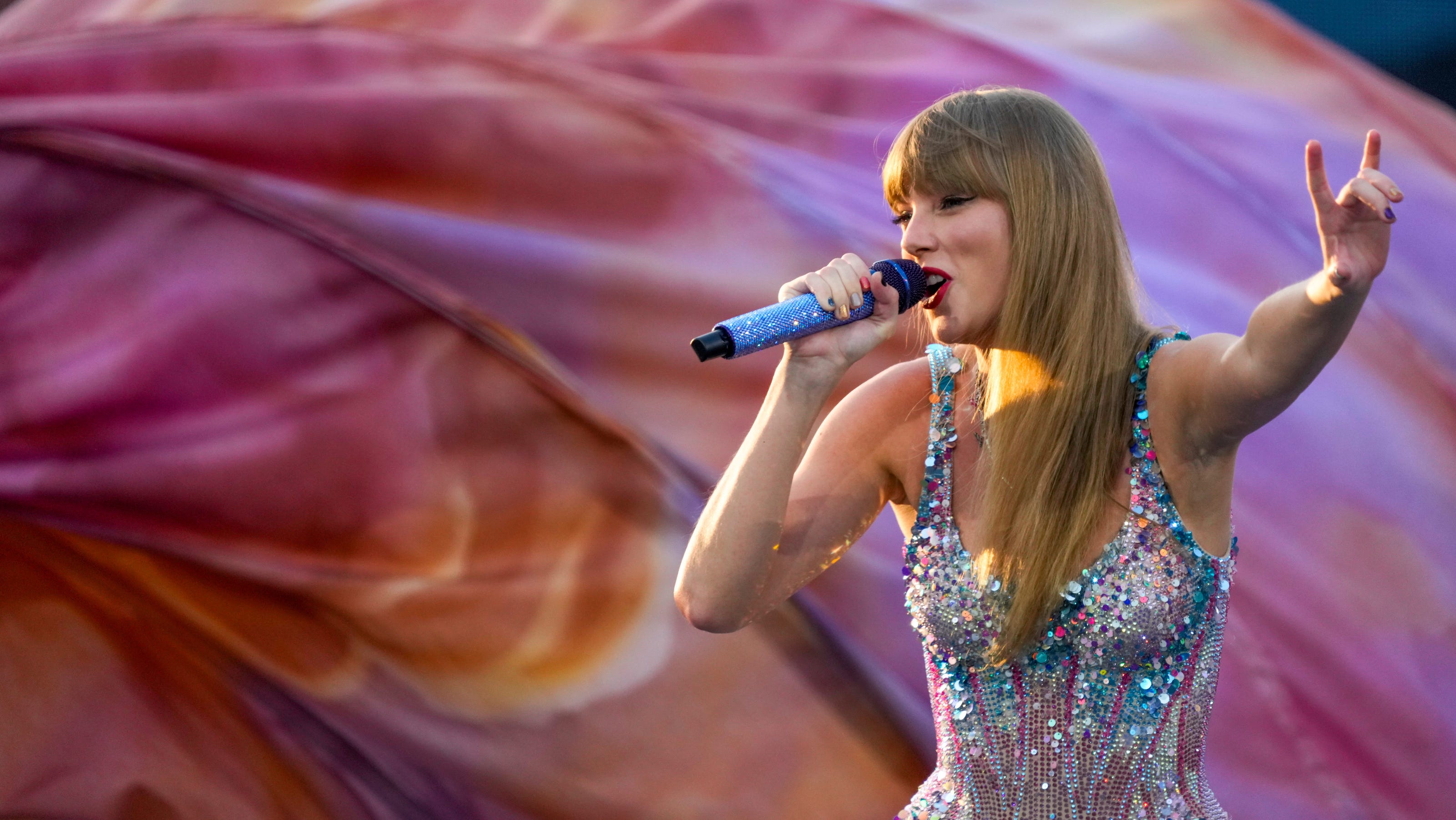 Taylor Swift sings 'I'm falling in love again' for second time to boyfriend Travis Kelce