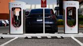 Elon Musk anuncia que Tesla invertirá 500 millones para ampliar la red de carga de autos eléctricos