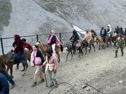 Amarnath Yatra 2024 begins today, 1st batch of pilgrims leave for holy cave