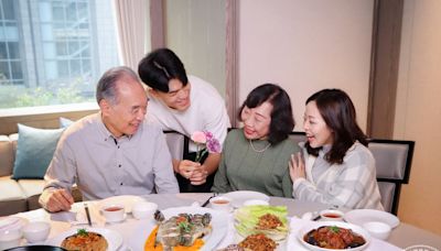 板橋凱撒母親節多重送 不僅有優惠，還送合照紀念卡片、甜點及旅行組 | 蕃新聞