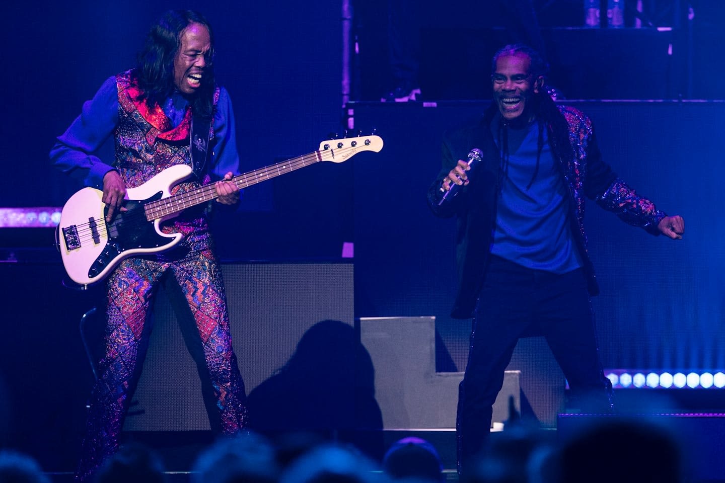 Review: Earth, Wind & Fire and Chicago make St. Paul fans feel the love