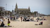 Así avanzan los preparativos de las playas de Chipiona para el verano