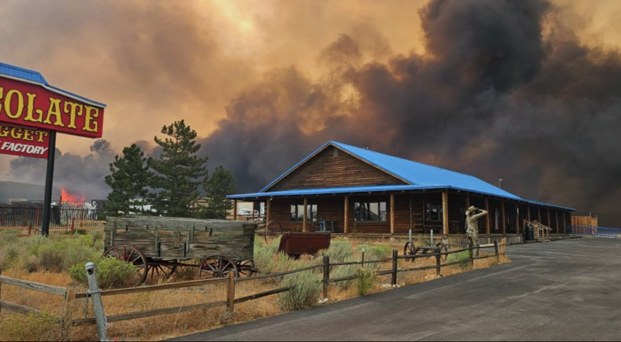 Wildfire near Reno rages just a foot away from historic tourist destination