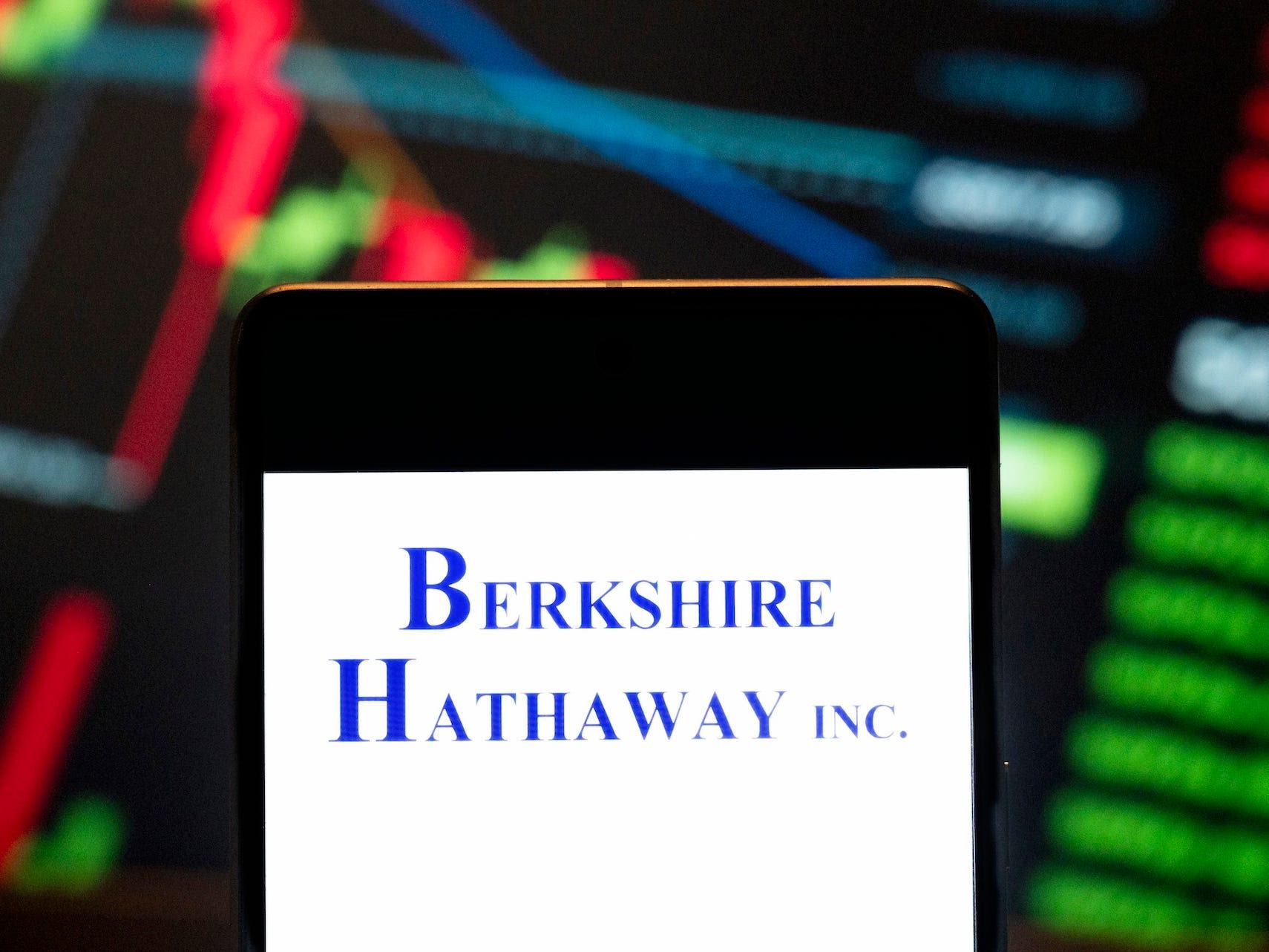 Berkshire Hathaway is sitting on almost $280 billion in cash after slashing its Apple stake in half