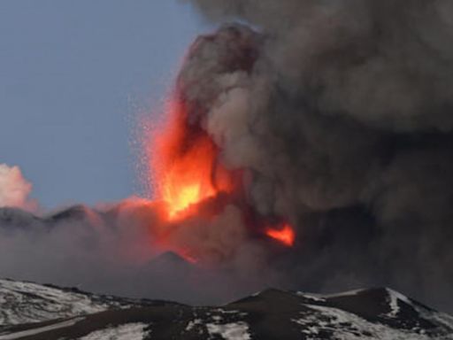 Aeroporto da Itália é fechado após erupção do maior vulcão da Europa | Mundo e Ciência | O Dia