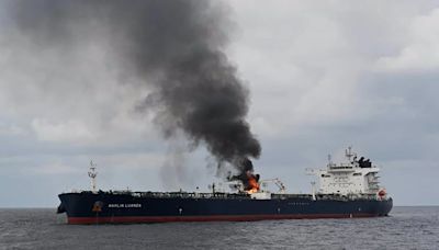 Los hutíes atacaron tres barcos y dos destructores estadounidenses en el Océano Índico y el mar Rojo