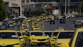 Les chauffeurs de taxi font grève à Athènes pour protester contre une nouvelle loi