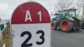 Los agricultores franceses amenazan con una larga protesta para "mantener la presión"