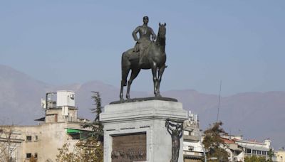 Diputado propone trasladar la estatua de Baquedano lejos de Santiago: ¿A qué ciudad podría llegar?