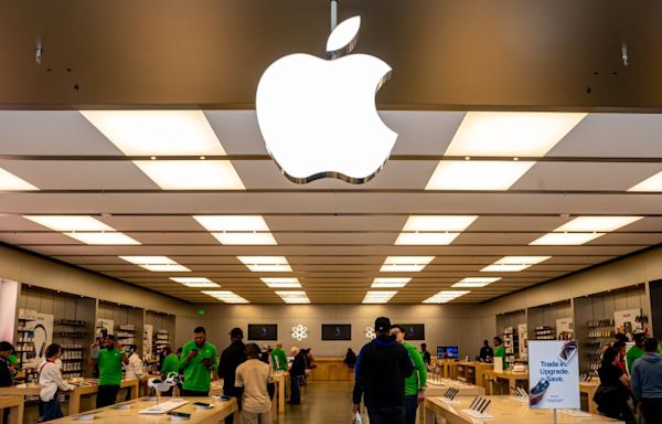 Apple agrees to first US labor deal