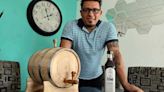 Kaani: El sueño cumplido de producir un fernet artesanal que logró un emprendedor de Viedma