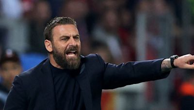 Roma boss De Rossi signs new contract until 2027