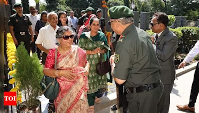 With eyes moist but heart full of pride, families remember Military Intelligence 'unsung heroes' in Pune - Times of India