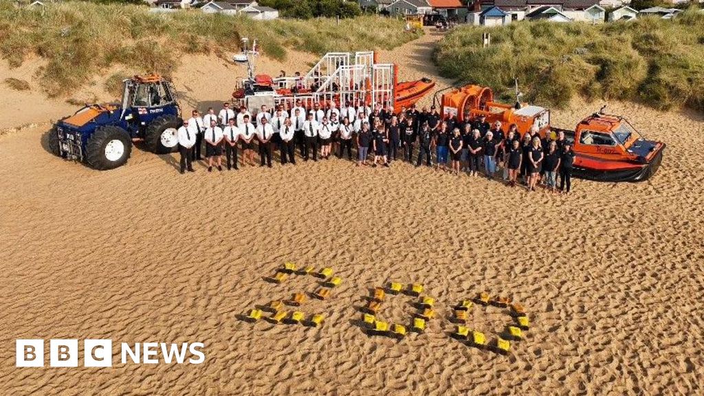 Lifeboat crews celebrate RNLI 200 with special photo