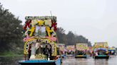 A bordo de las trajineras de Xochimilco, la reliquia de San Judas Tadeo sigue de visita por México