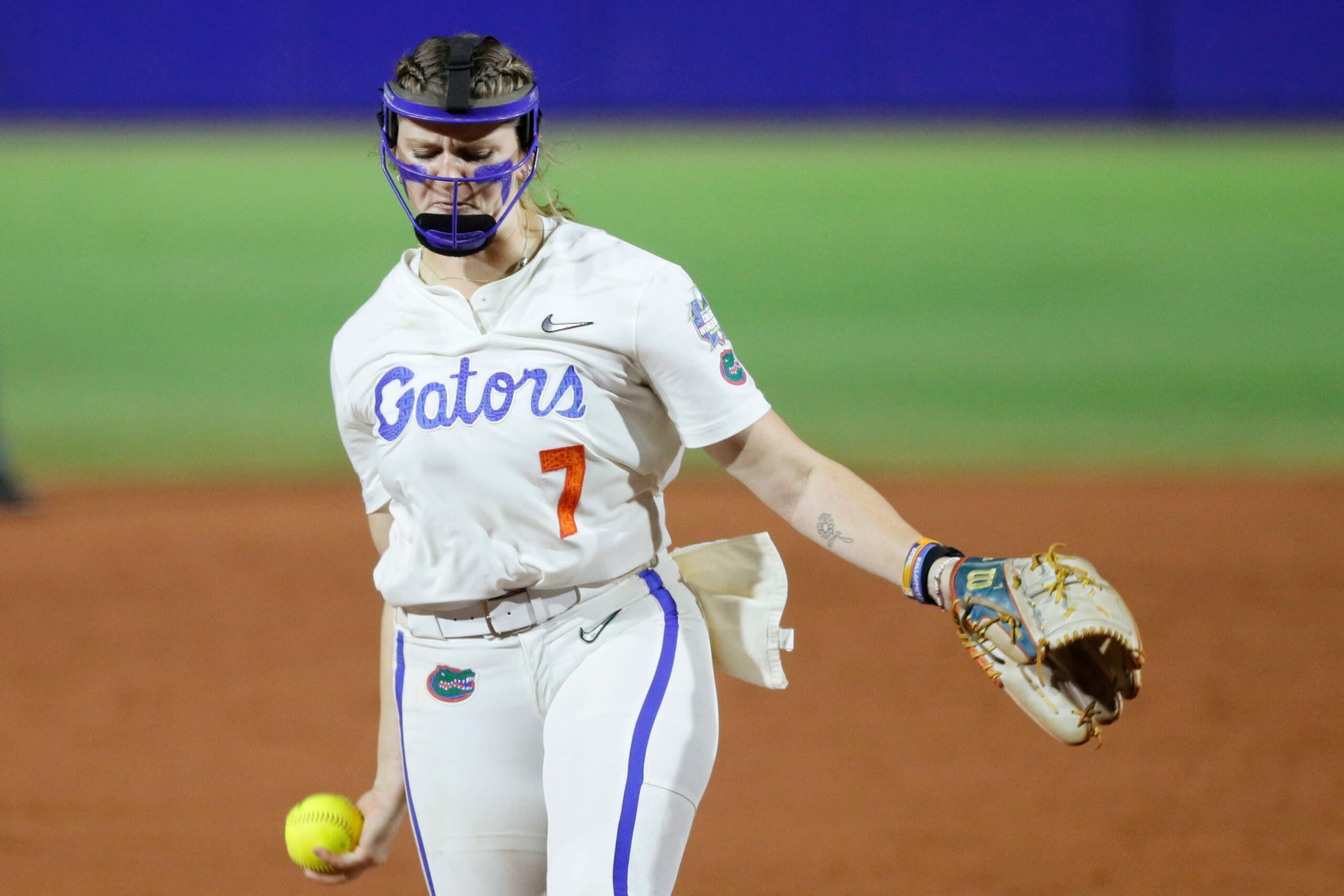 Texas will face Florida on Saturday after Gators’ 1-0 win over Oklahoma State
