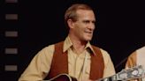 Tom Smothers, a Counterculture Comedy Legend With the Smothers Brothers, Dead at 86