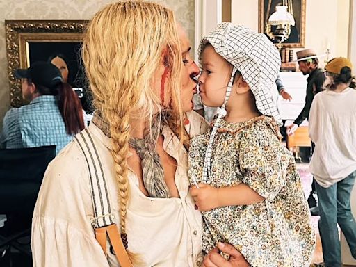 Rumer Willis poses on set with daughter Louetta Isley