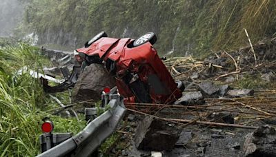 阿里山林鐵班長遭落石砸中 「只露一隻腳」無生命跡象 | 社會焦點 - 太報 TaiSounds