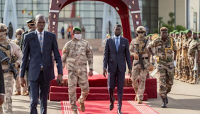 Au Mali et au Burkina Faso, le président sénégalais prône le dialogue entre l'Alliance des États du Sahel et la Cédéao