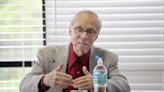 Develan memorial del poeta y ex preso político cubano Ángel Cuadra en la biblioteca de Westchester